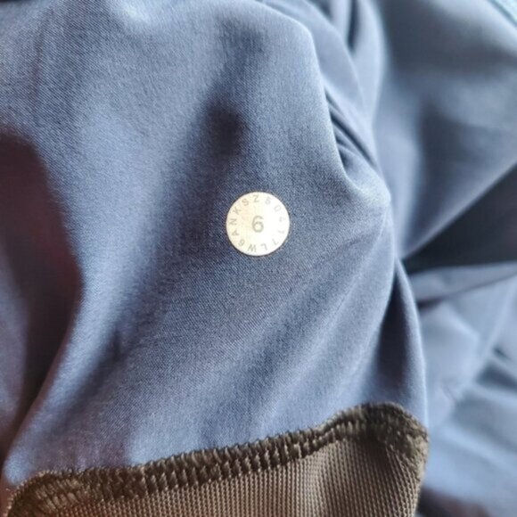 Lululemon Mineral Blue Final Play Crop Size 6 - Picture 8 of 10